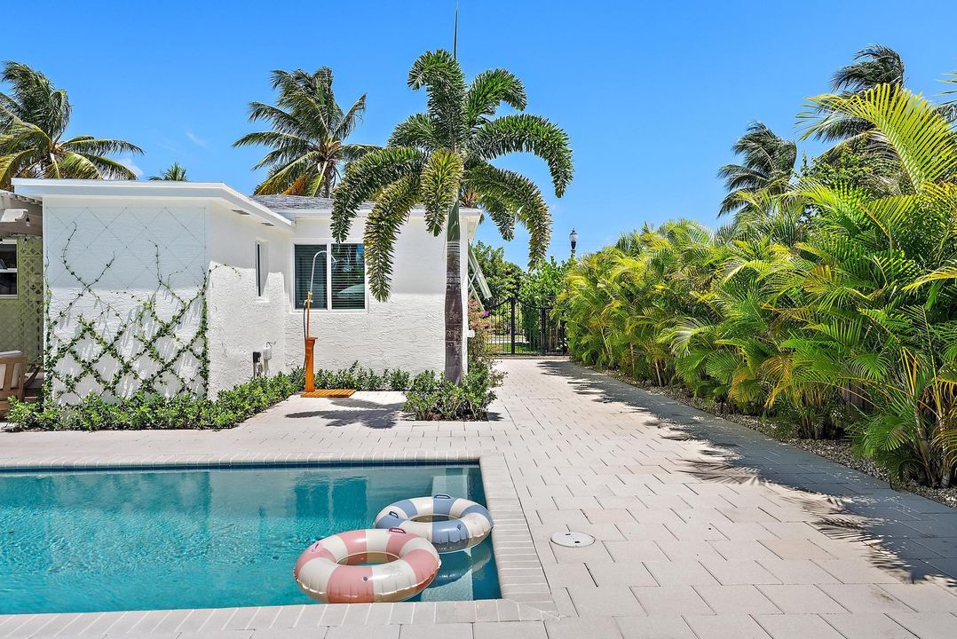 For Rent: $13,000 (3 beds, 2 baths, 1683 Square Feet)