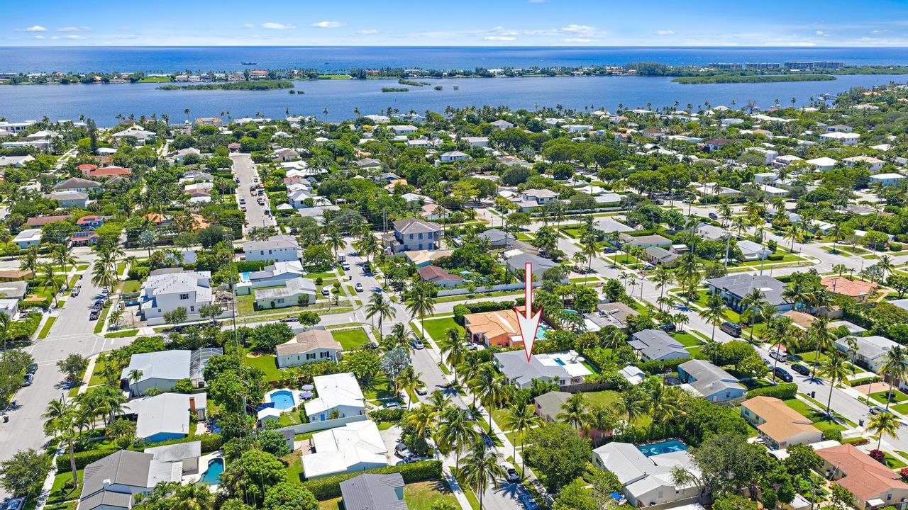 For Rent: $13,000 (3 beds, 2 baths, 1683 Square Feet)