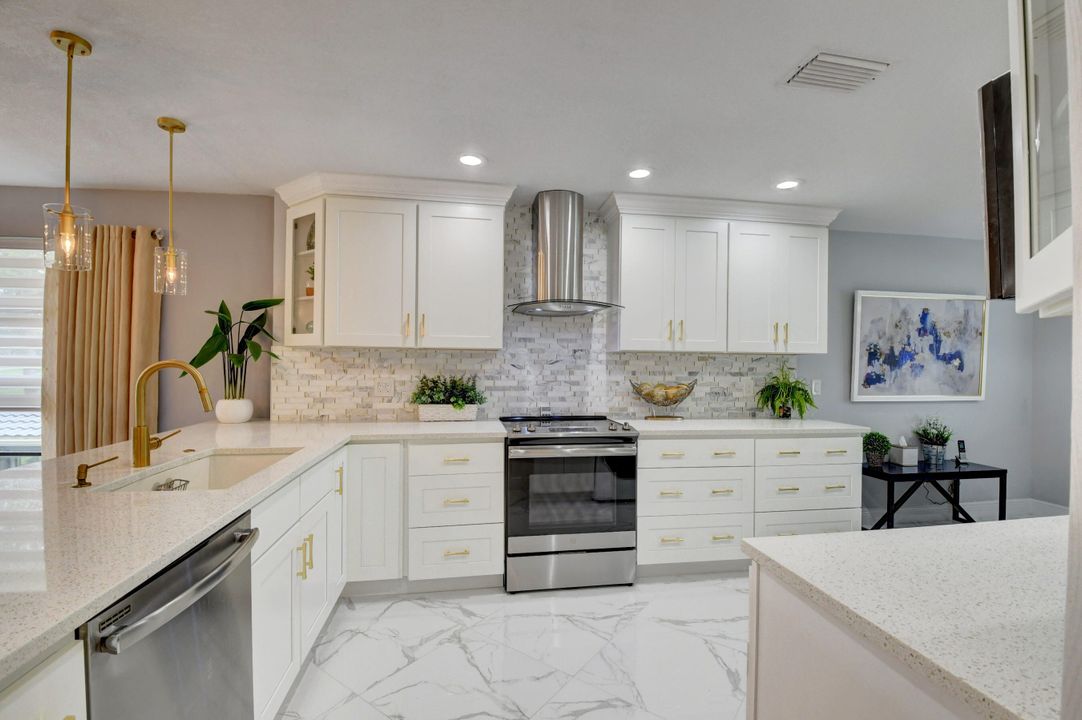 For Sale: $79,900 (2 beds, 2 baths, 1562 Square Feet)