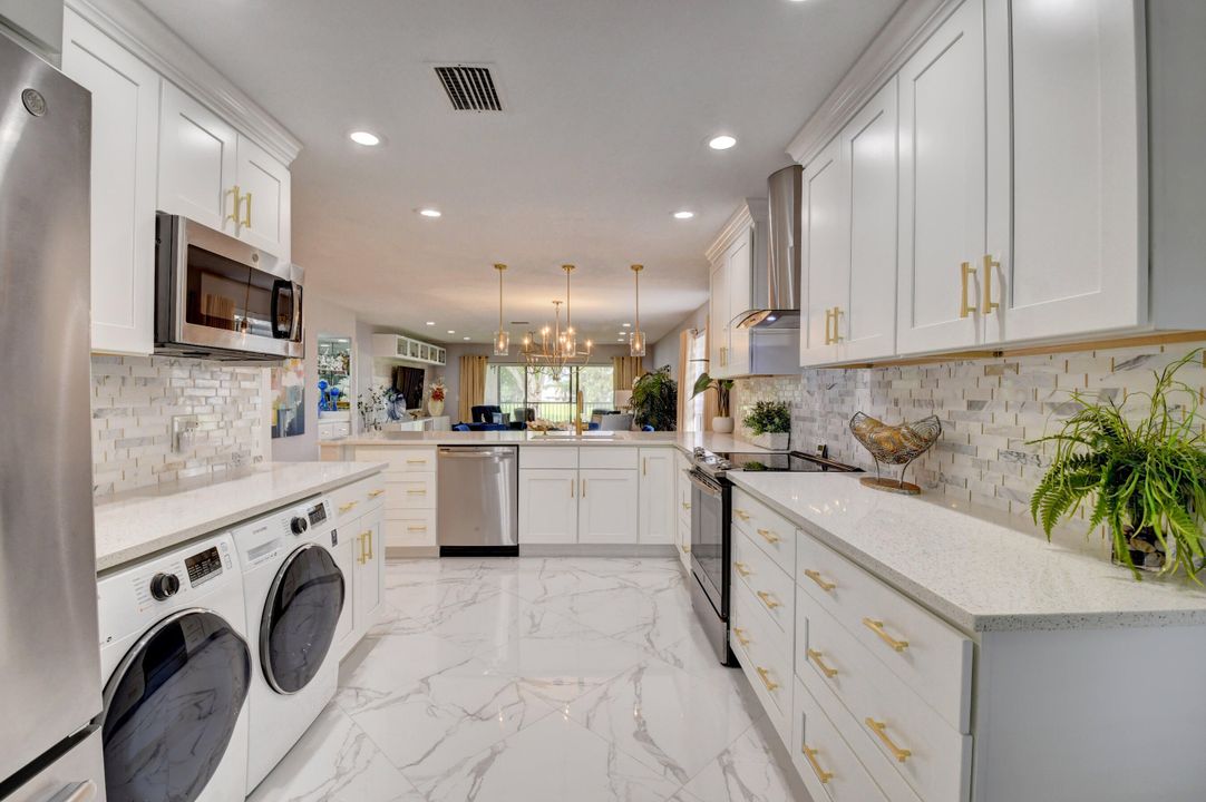 For Sale: $79,900 (2 beds, 2 baths, 1562 Square Feet)