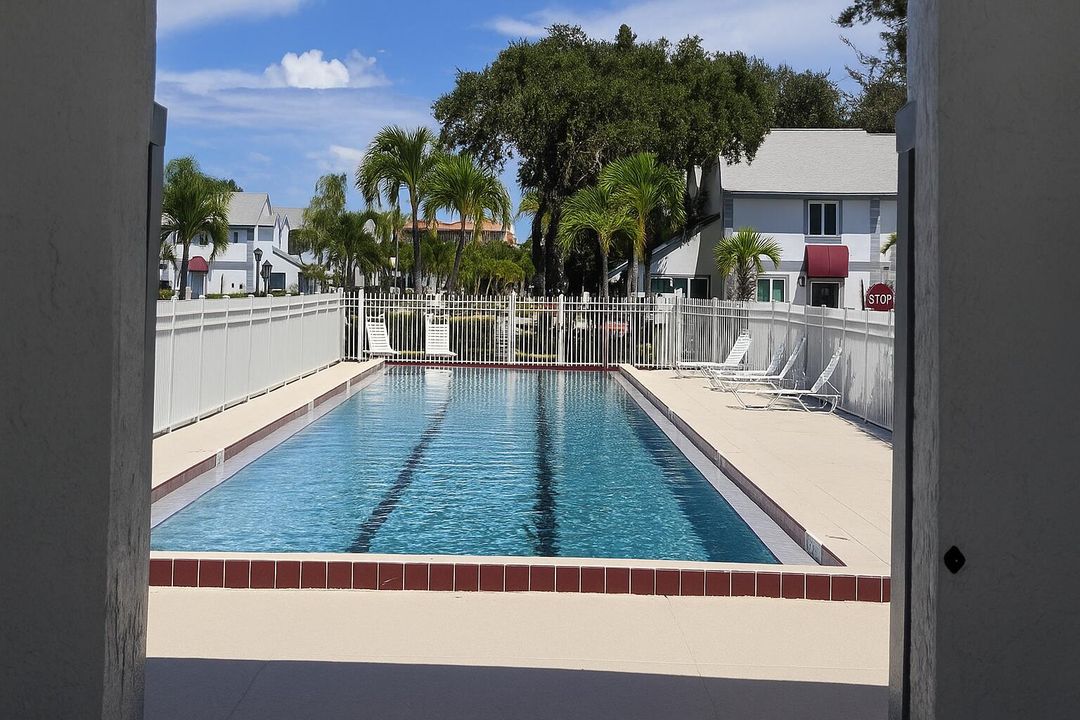 For Sale: $337,000 (2 beds, 2 baths, 1014 Square Feet)