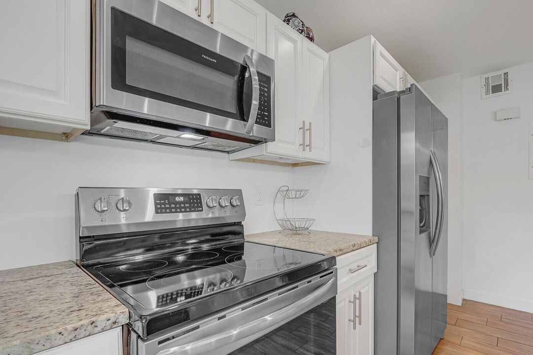 В аренду: $3,000 (2 спален, 2 ванн, 1366 Квадратных фут)