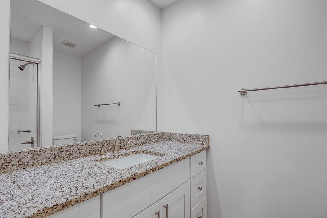 В аренду: $3,000 (2 спален, 2 ванн, 1366 Квадратных фут)