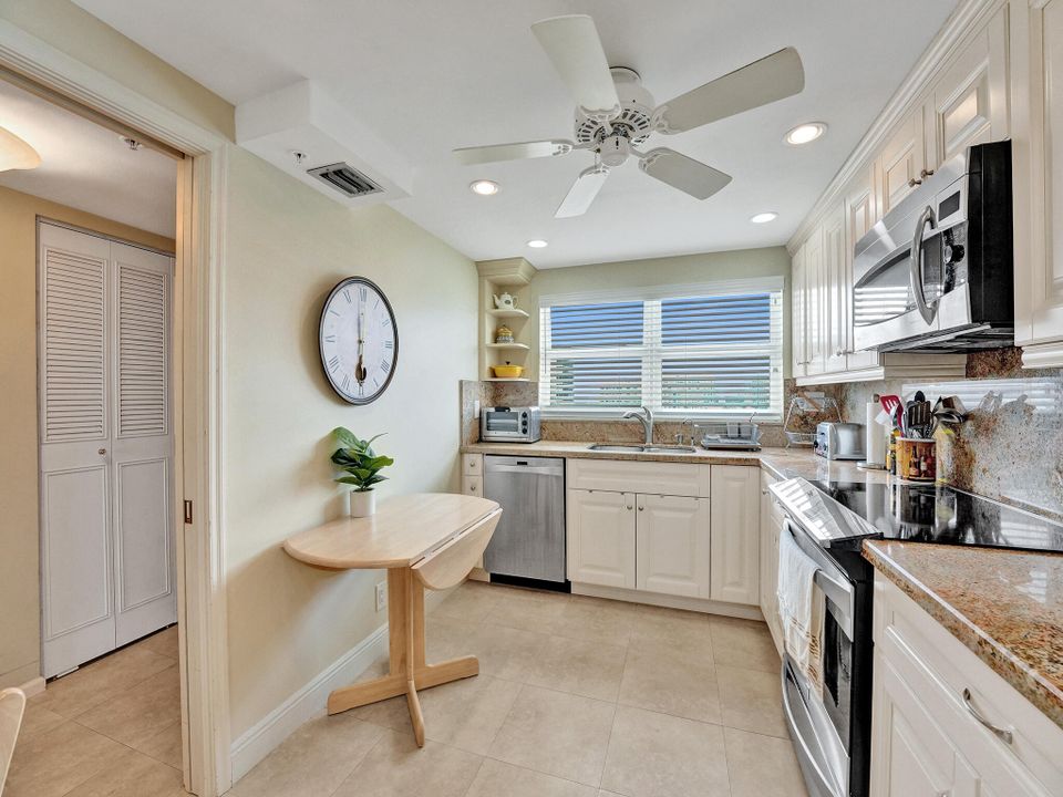 Active With Contract: $4,500 (2 beds, 2 baths, 1201 Square Feet)