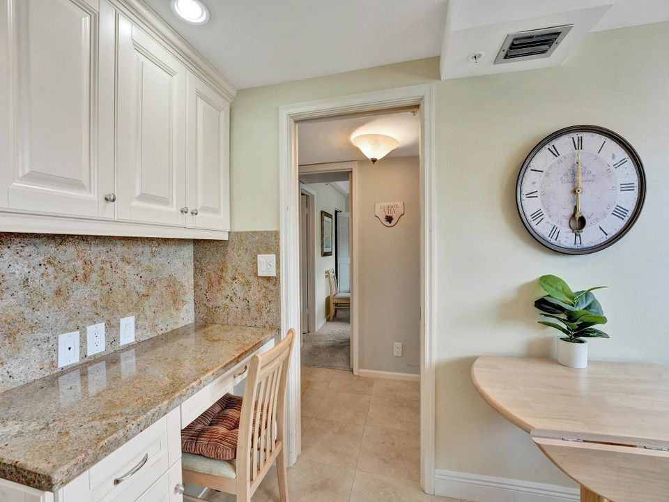 Active With Contract: $4,500 (2 beds, 2 baths, 1201 Square Feet)