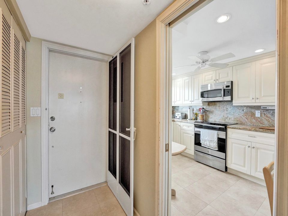 Active With Contract: $4,500 (2 beds, 2 baths, 1201 Square Feet)