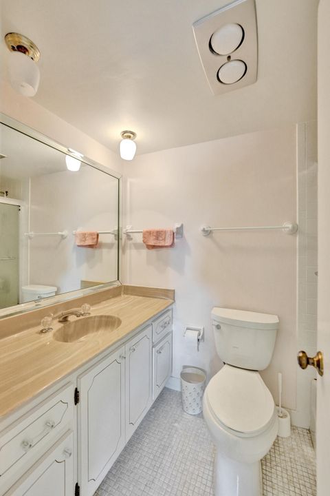 Active With Contract: $4,500 (2 beds, 2 baths, 1201 Square Feet)