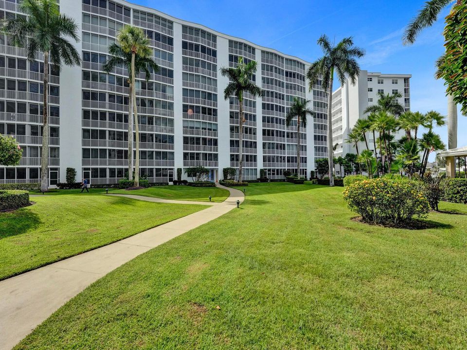 Active With Contract: $4,500 (2 beds, 2 baths, 1201 Square Feet)
