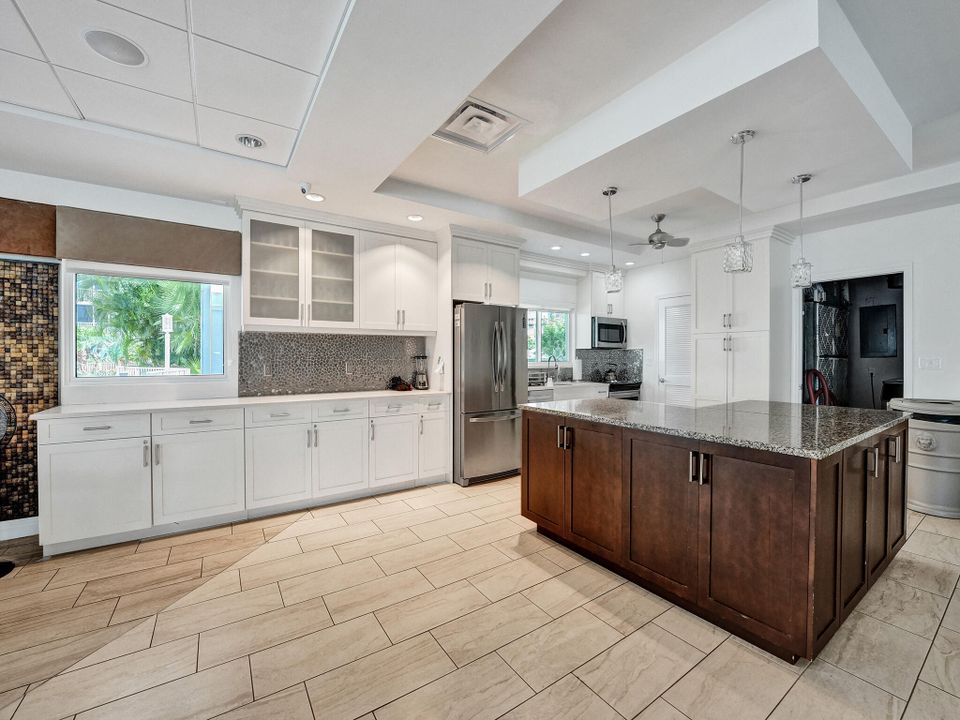 Active With Contract: $4,500 (2 beds, 2 baths, 1201 Square Feet)