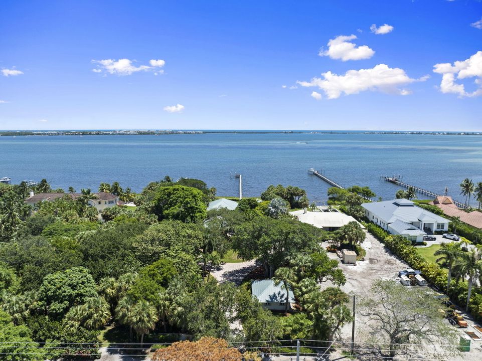 На продажу: $3,495,888 (3 спален, 3 ванн, 4841 Квадратных фут)