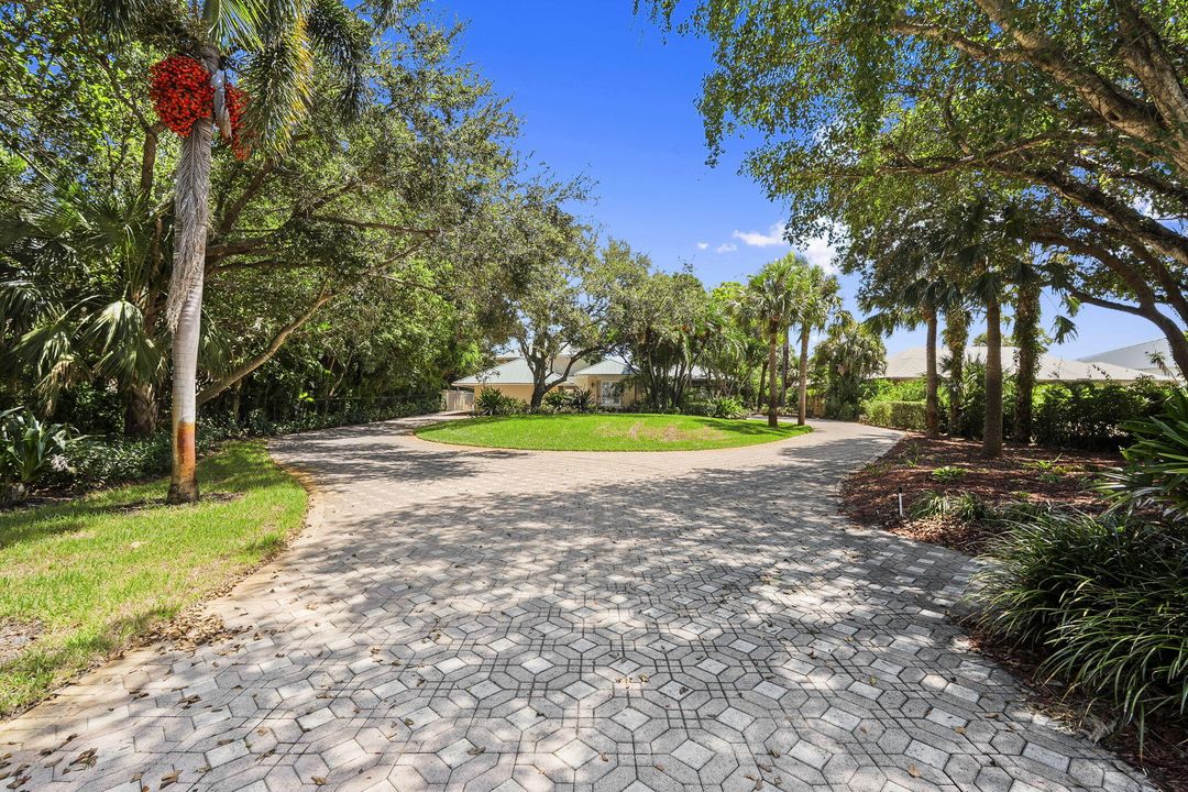 На продажу: $3,495,888 (3 спален, 3 ванн, 4841 Квадратных фут)