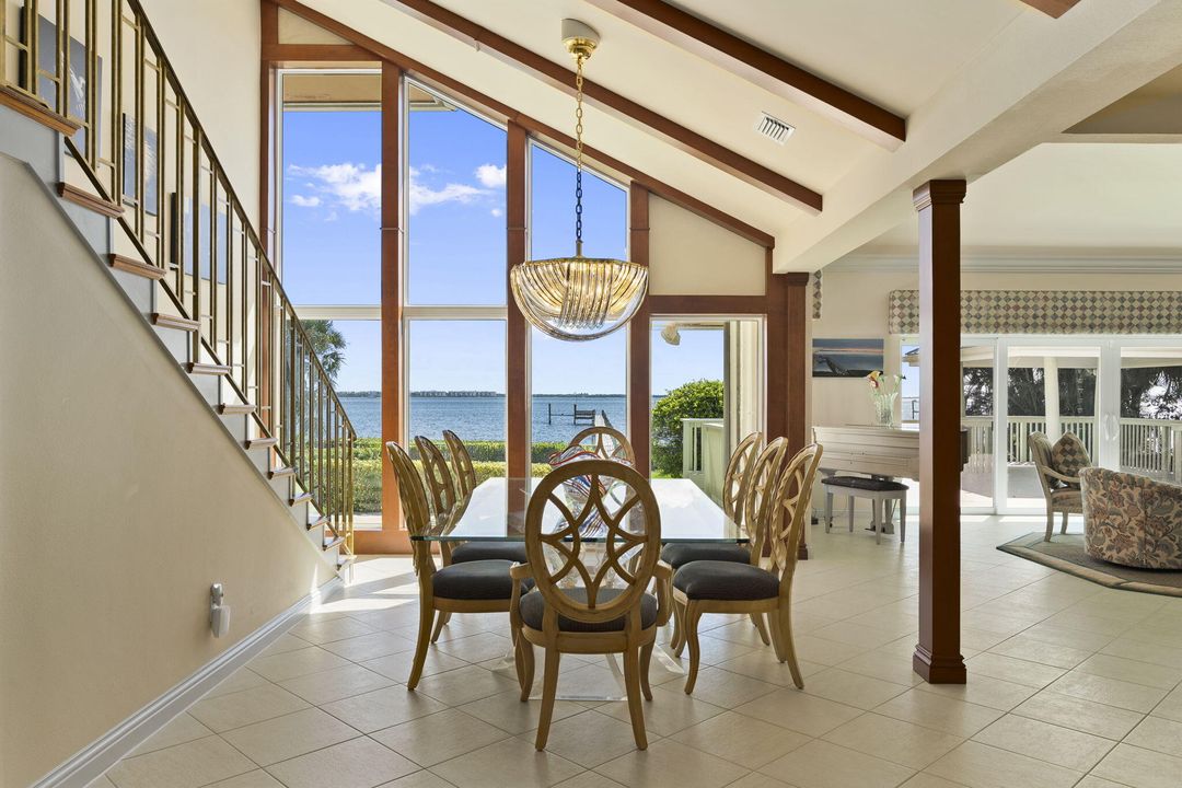 На продажу: $3,495,888 (3 спален, 3 ванн, 4841 Квадратных фут)