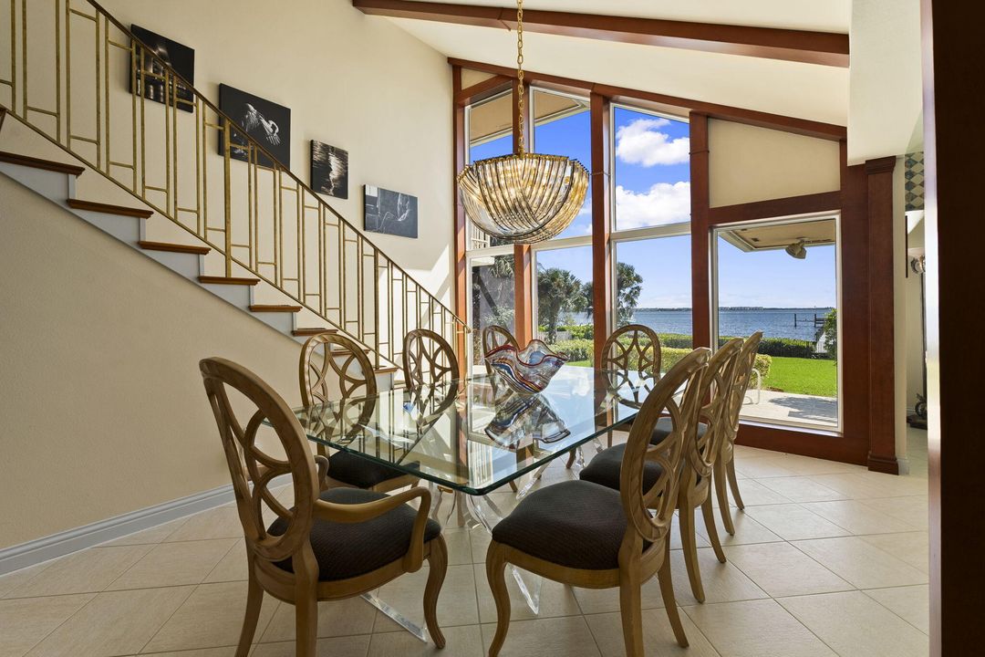 На продажу: $3,495,888 (3 спален, 3 ванн, 4841 Квадратных фут)