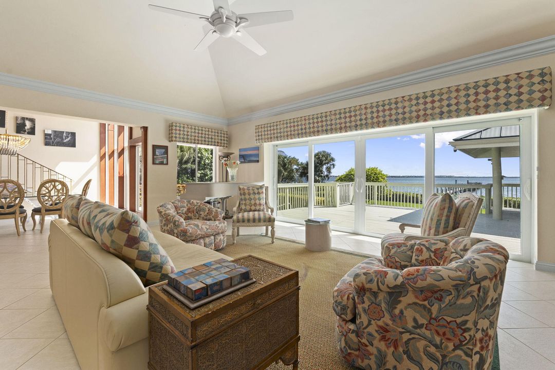 На продажу: $3,495,888 (3 спален, 3 ванн, 4841 Квадратных фут)