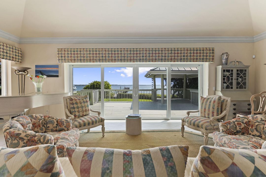 На продажу: $3,495,888 (3 спален, 3 ванн, 4841 Квадратных фут)