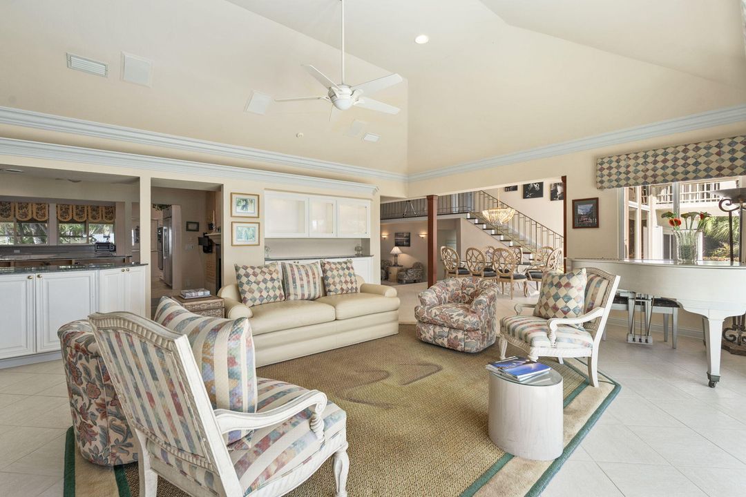 На продажу: $3,495,888 (3 спален, 3 ванн, 4841 Квадратных фут)