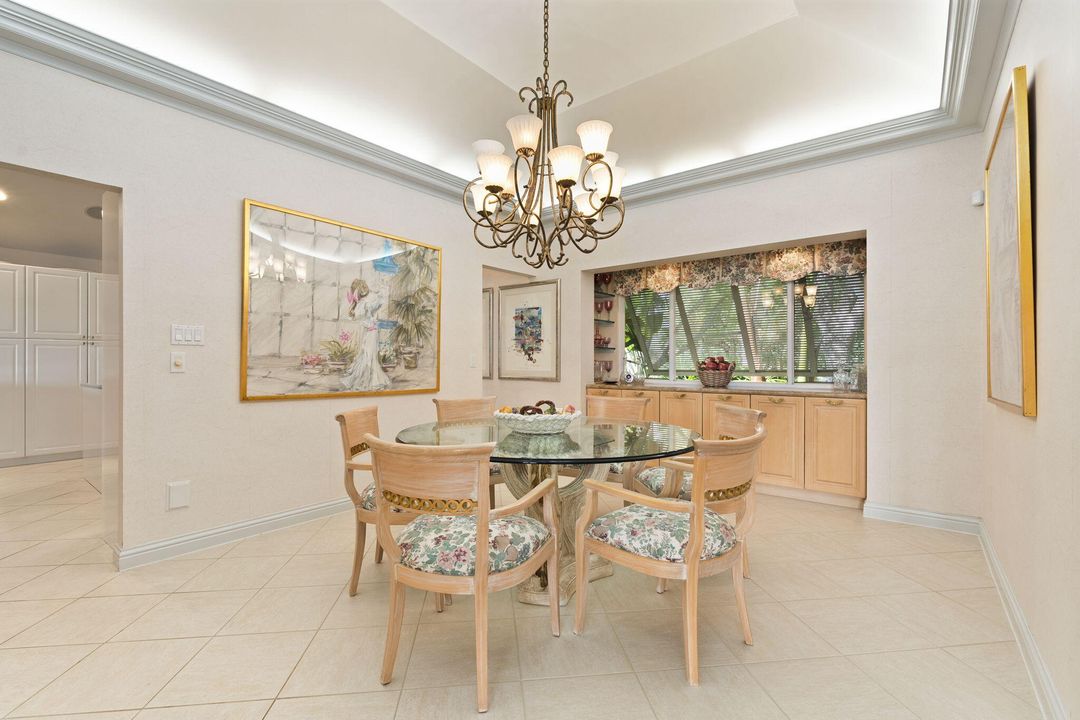 На продажу: $3,495,888 (3 спален, 3 ванн, 4841 Квадратных фут)