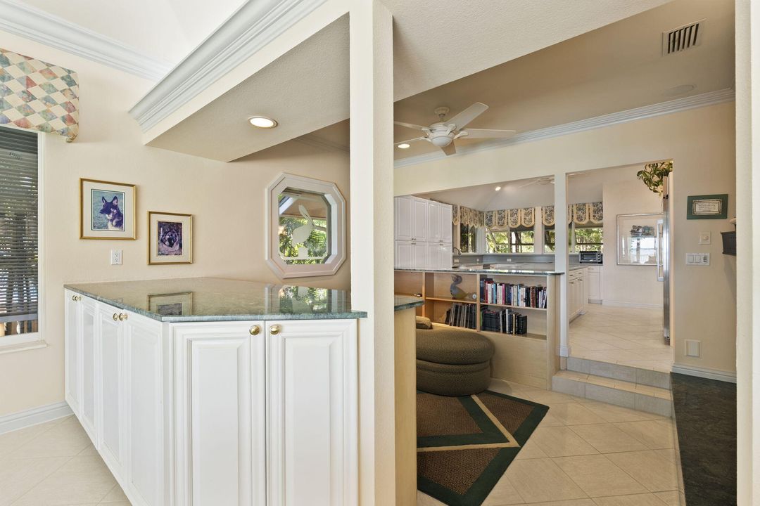 На продажу: $3,495,888 (3 спален, 3 ванн, 4841 Квадратных фут)