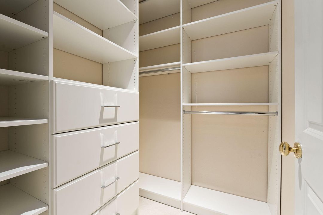 На продажу: $3,495,888 (3 спален, 3 ванн, 4841 Квадратных фут)