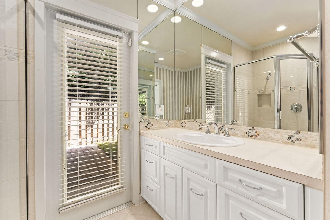 На продажу: $3,495,888 (3 спален, 3 ванн, 4841 Квадратных фут)