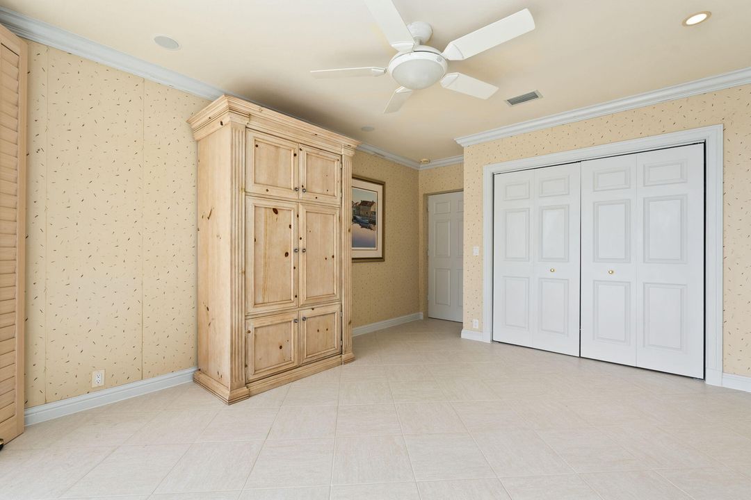 На продажу: $3,495,888 (3 спален, 3 ванн, 4841 Квадратных фут)