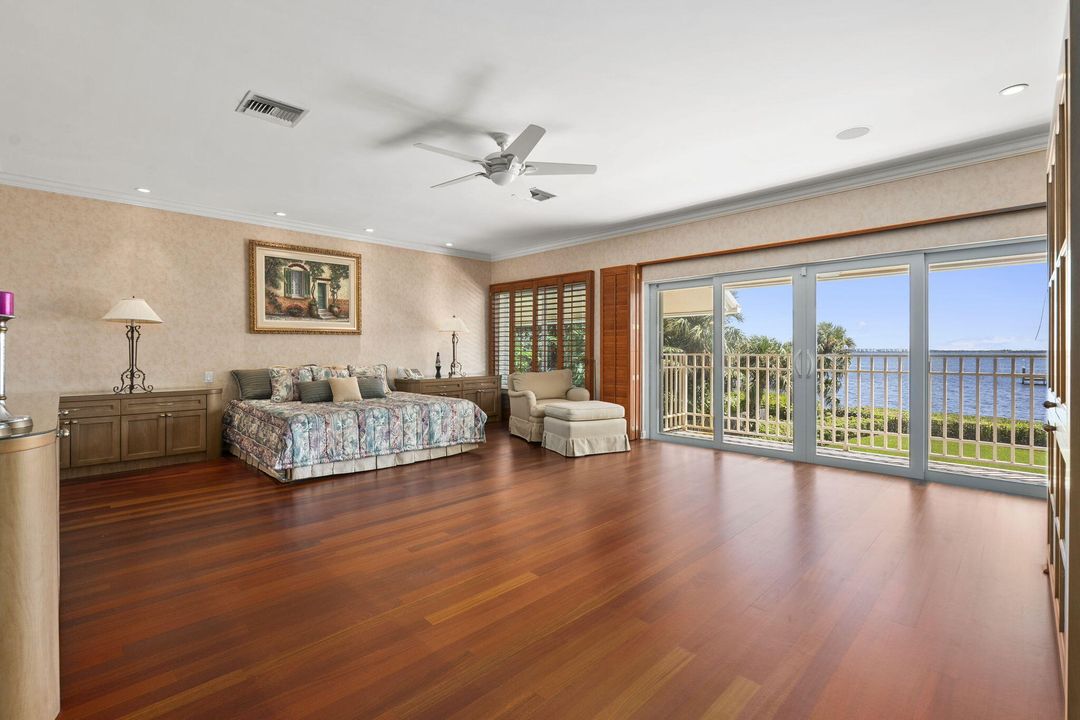 На продажу: $3,495,888 (3 спален, 3 ванн, 4841 Квадратных фут)