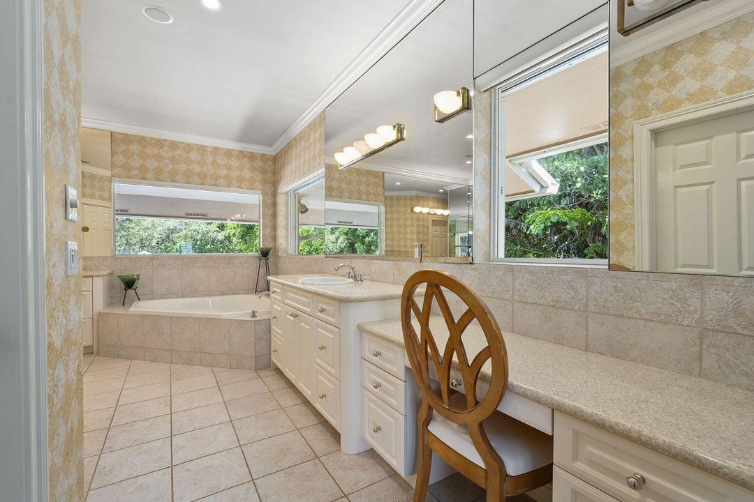 На продажу: $3,495,888 (3 спален, 3 ванн, 4841 Квадратных фут)