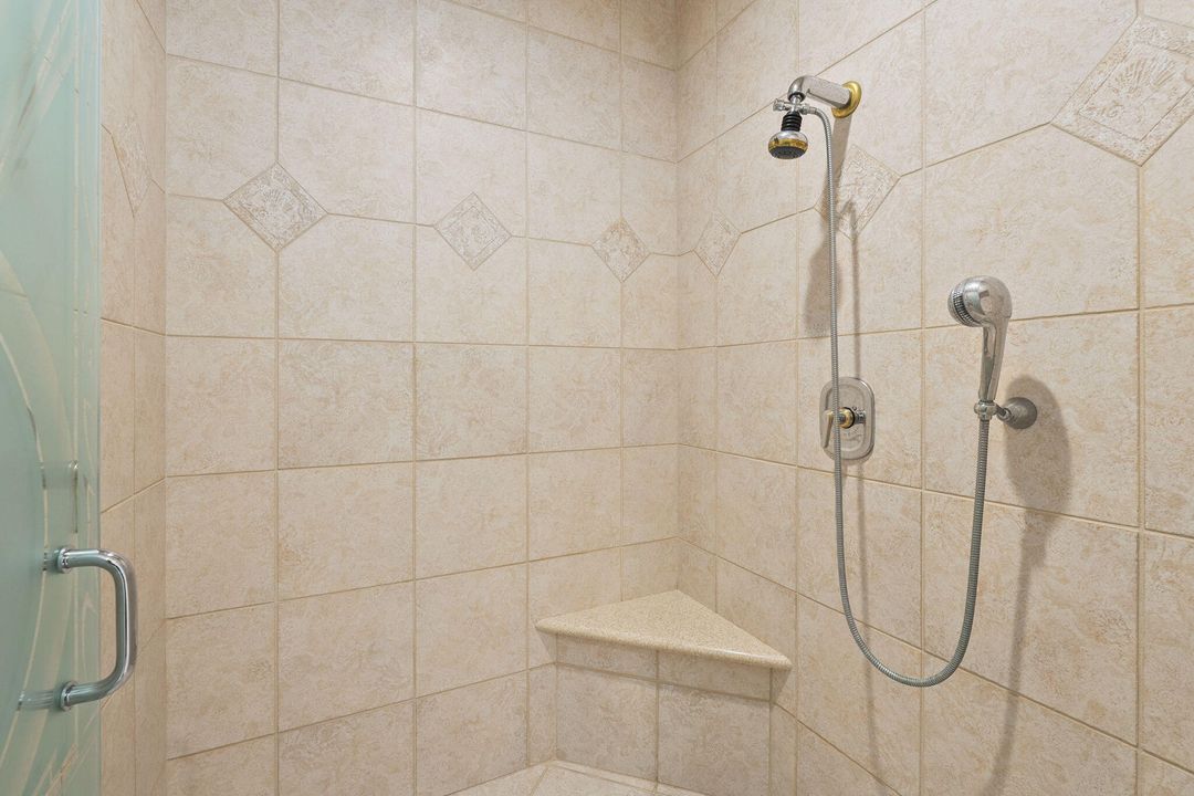 На продажу: $3,495,888 (3 спален, 3 ванн, 4841 Квадратных фут)