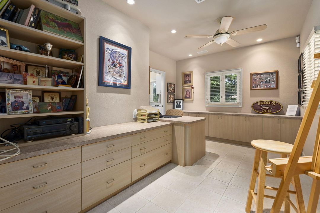 На продажу: $3,495,888 (3 спален, 3 ванн, 4841 Квадратных фут)