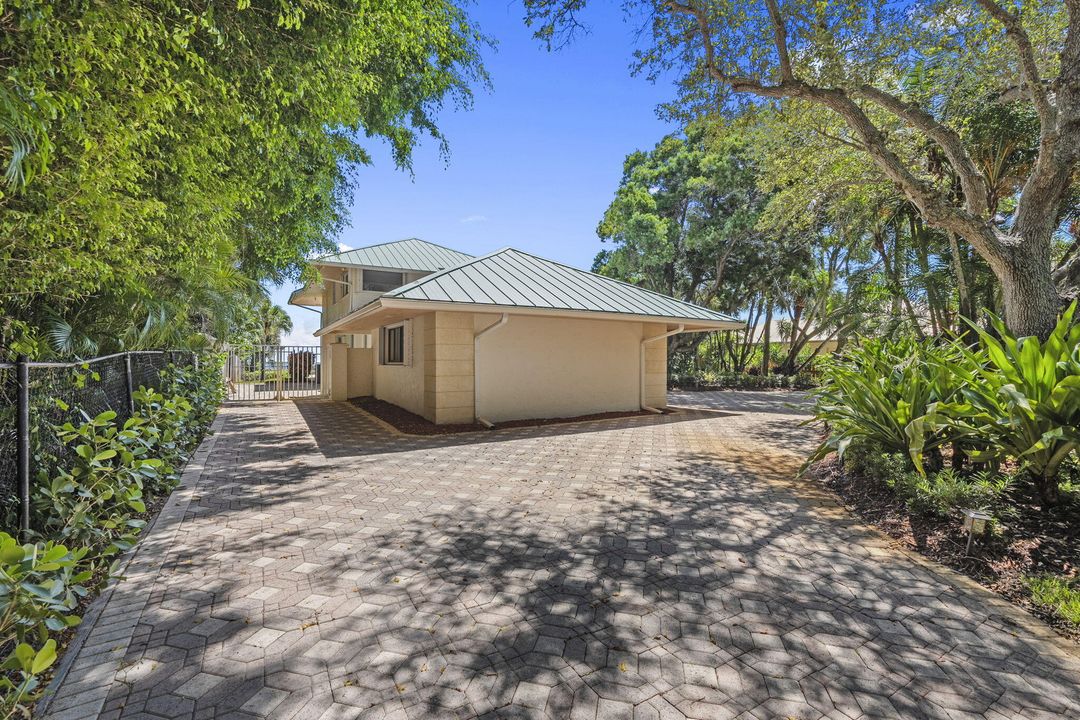 На продажу: $3,495,888 (3 спален, 3 ванн, 4841 Квадратных фут)