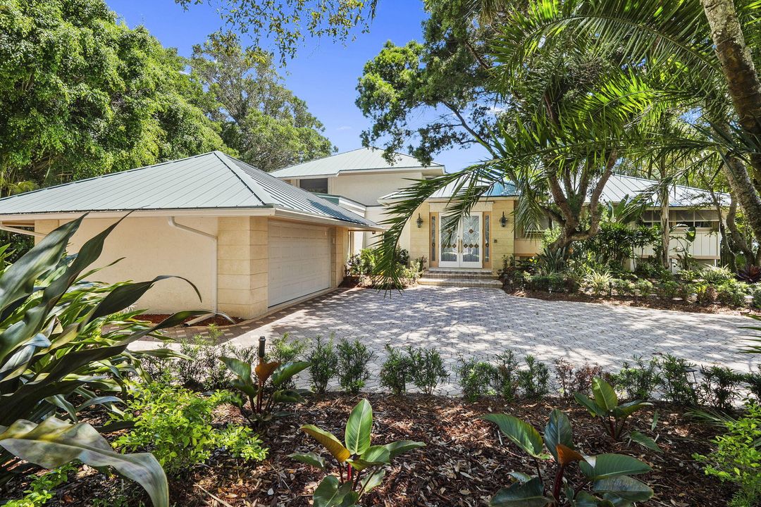 На продажу: $3,495,888 (3 спален, 3 ванн, 4841 Квадратных фут)