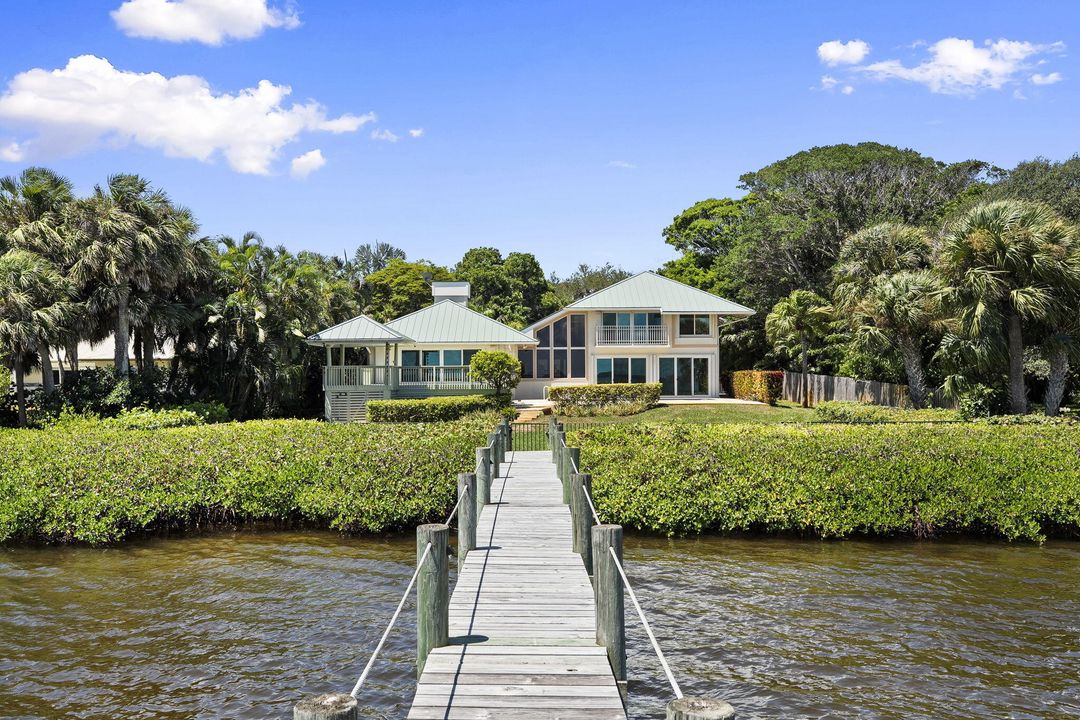 На продажу: $3,495,888 (3 спален, 3 ванн, 4841 Квадратных фут)