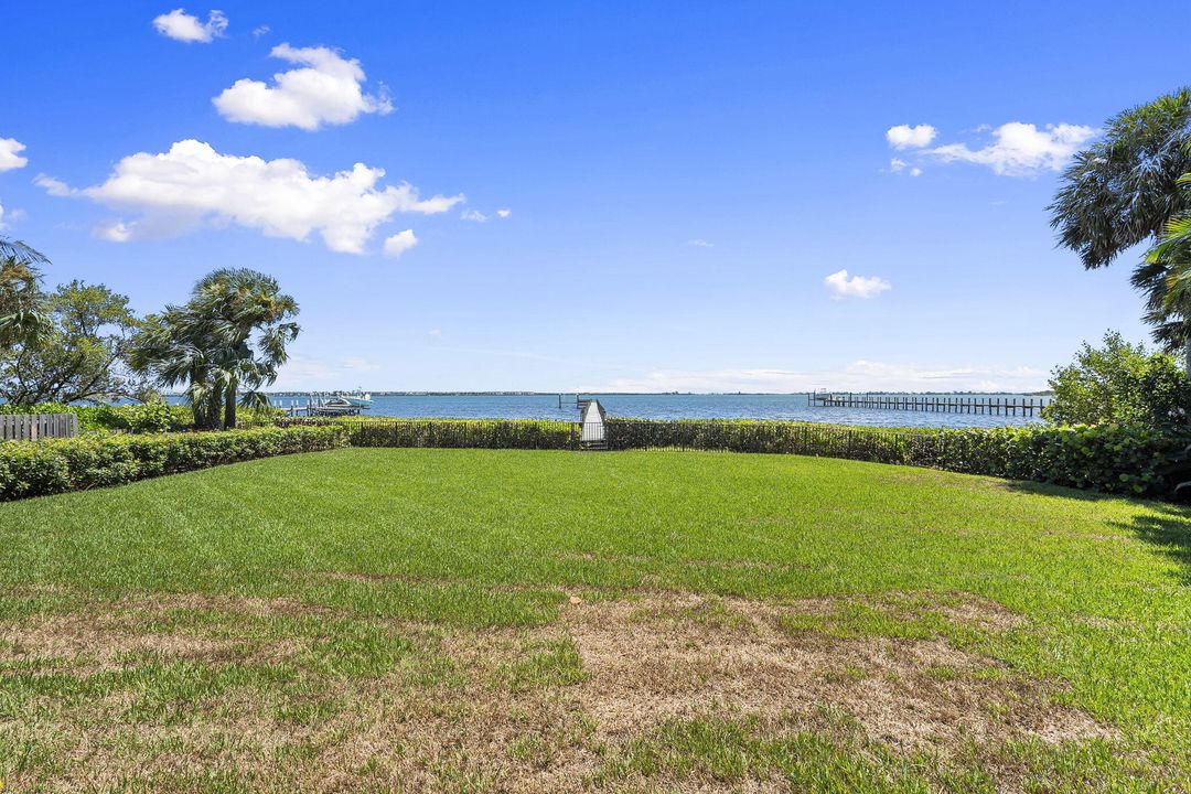 На продажу: $3,495,888 (3 спален, 3 ванн, 4841 Квадратных фут)