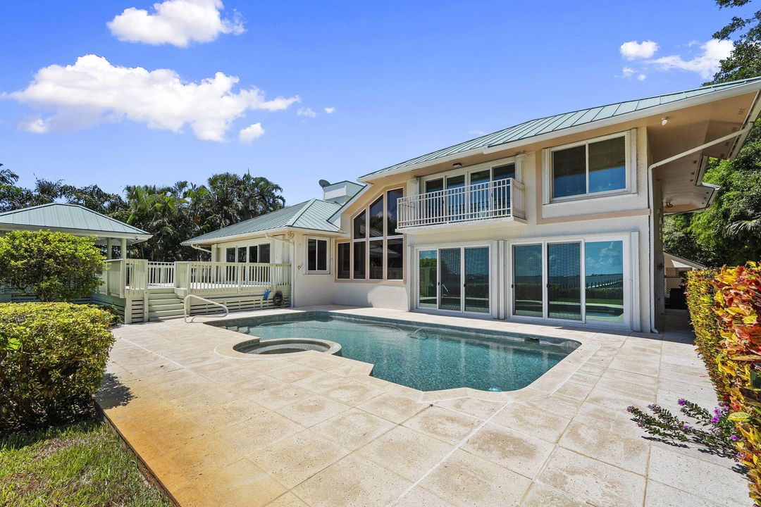 На продажу: $3,495,888 (3 спален, 3 ванн, 4841 Квадратных фут)