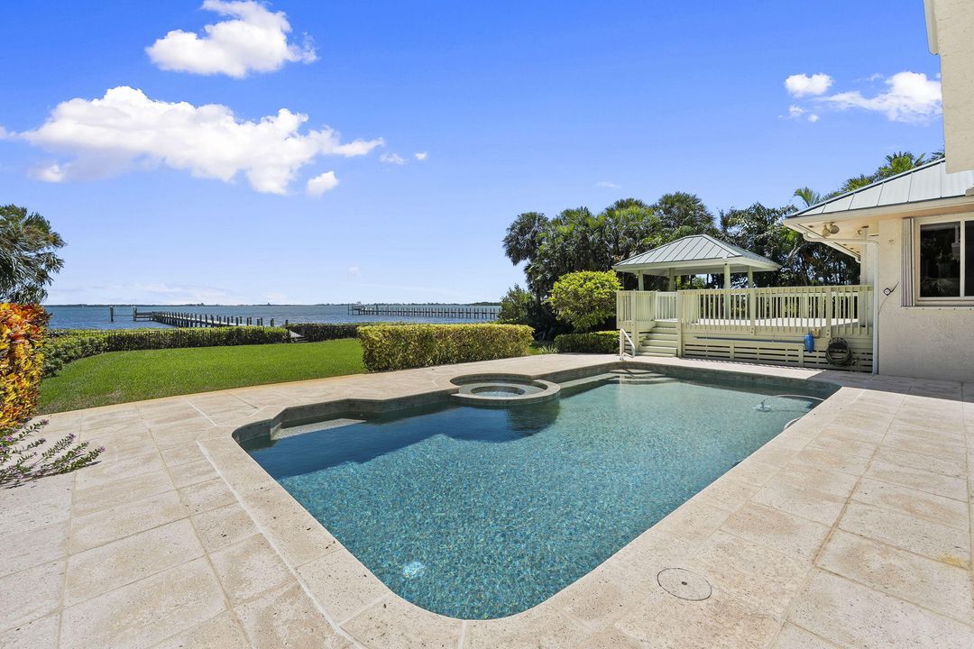 На продажу: $3,495,888 (3 спален, 3 ванн, 4841 Квадратных фут)