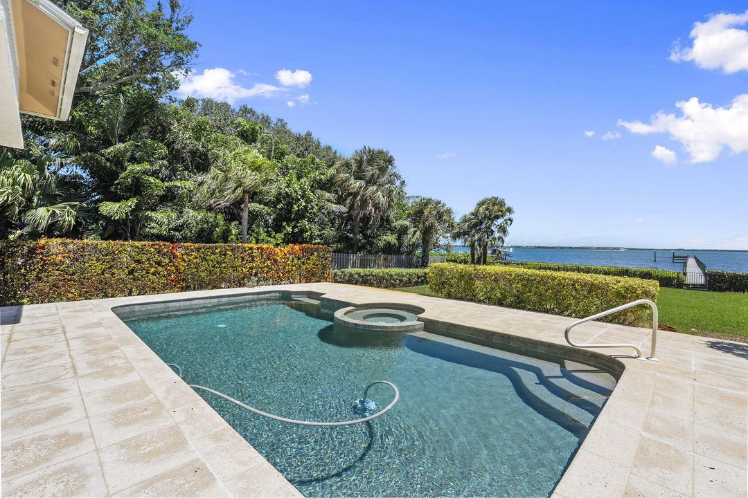 На продажу: $3,495,888 (3 спален, 3 ванн, 4841 Квадратных фут)