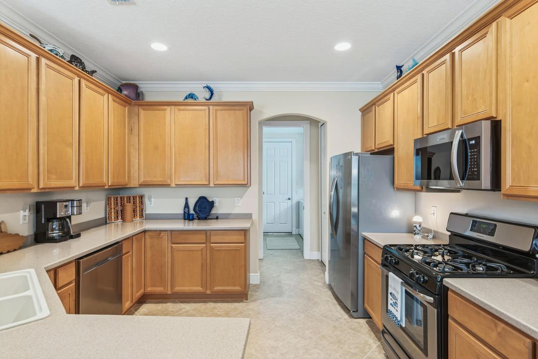 合同活跃: $649,900 (3 贝兹, 2 浴室, 2344 平方英尺)