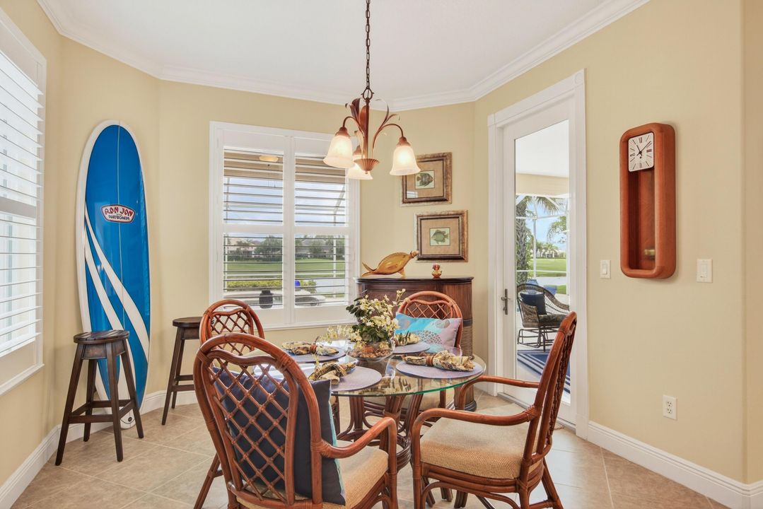 合同活跃: $649,900 (3 贝兹, 2 浴室, 2344 平方英尺)