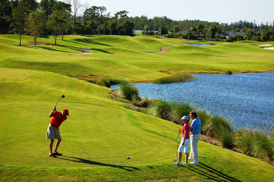 合同活跃: $649,900 (3 贝兹, 2 浴室, 2344 平方英尺)