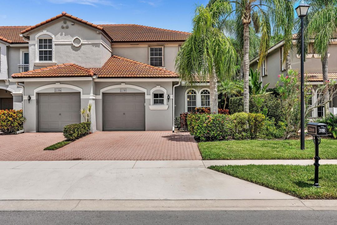 Recently Sold: $480,000 (4 beds, 2 baths, 1821 Square Feet)