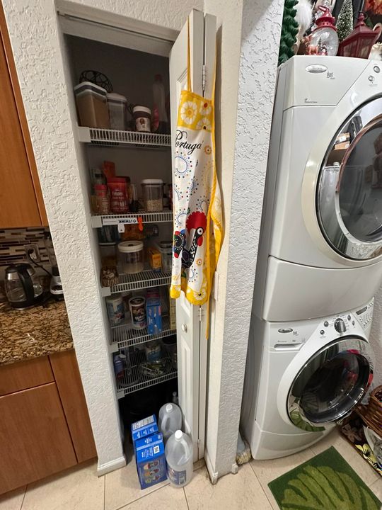 Active With Contract: $249,950 (2 beds, 2 baths, 1004 Square Feet)