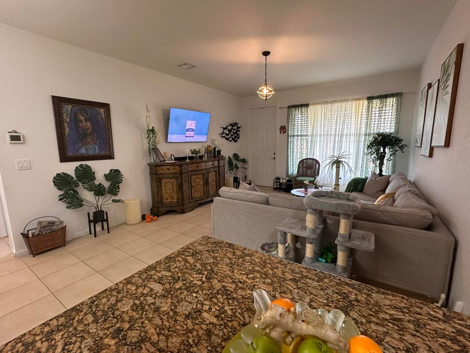 Active With Contract: $249,950 (2 beds, 2 baths, 1004 Square Feet)