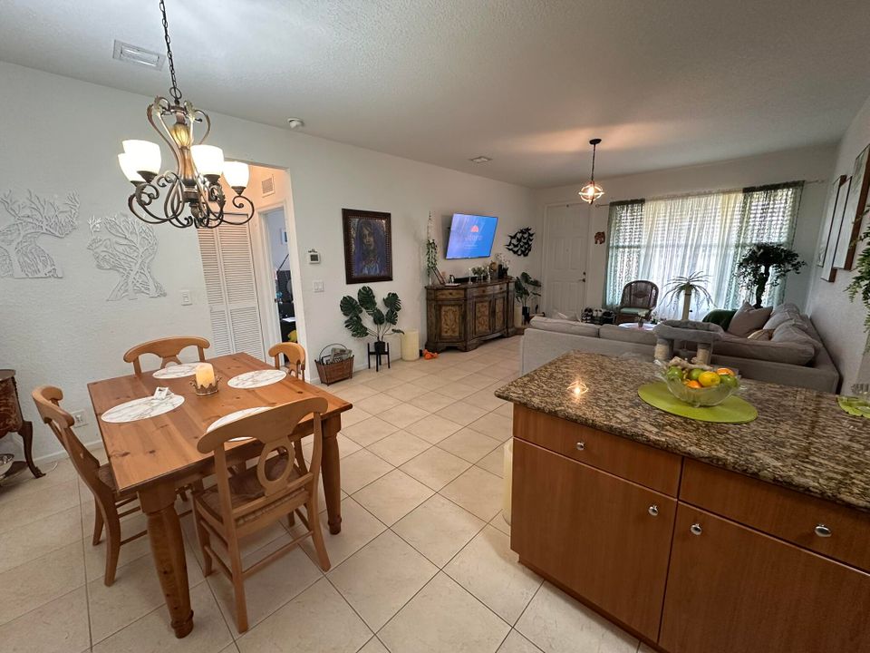 Active With Contract: $249,950 (2 beds, 2 baths, 1004 Square Feet)