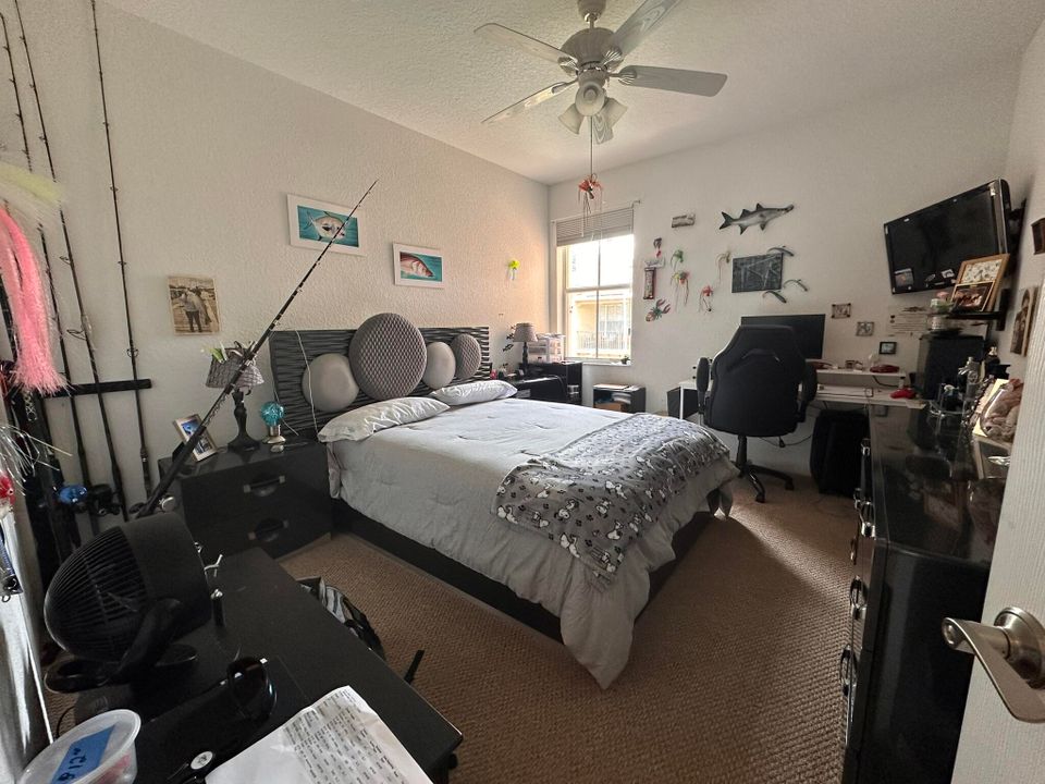 Active With Contract: $249,950 (2 beds, 2 baths, 1004 Square Feet)