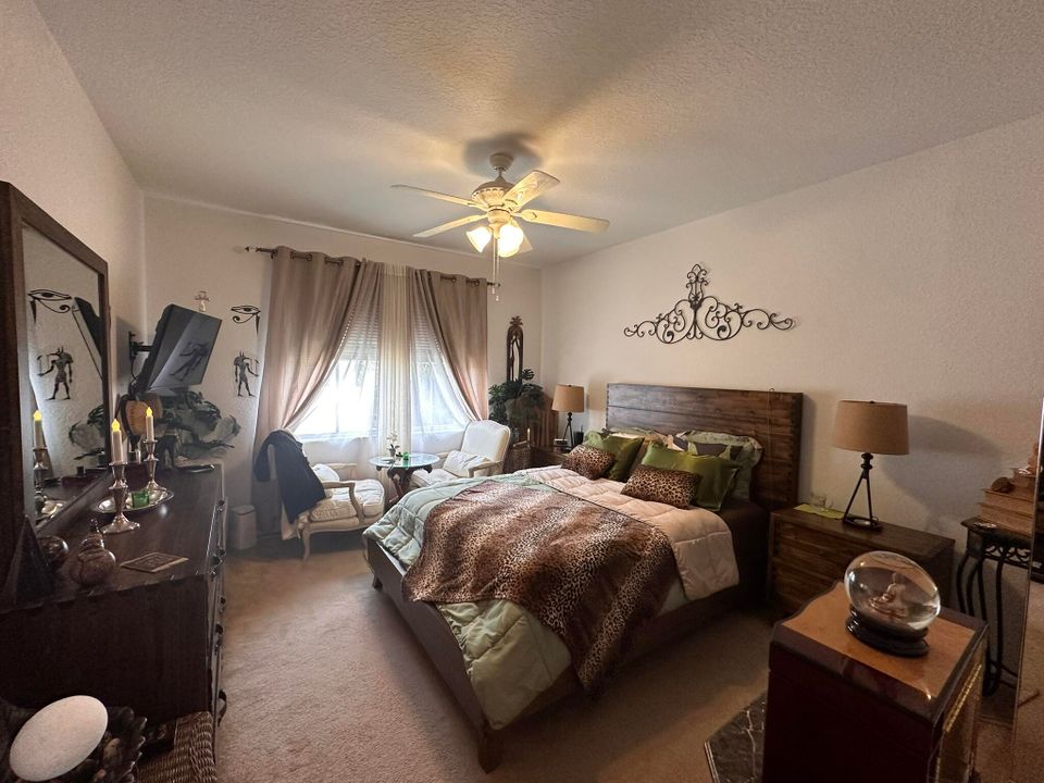 Active With Contract: $249,950 (2 beds, 2 baths, 1004 Square Feet)