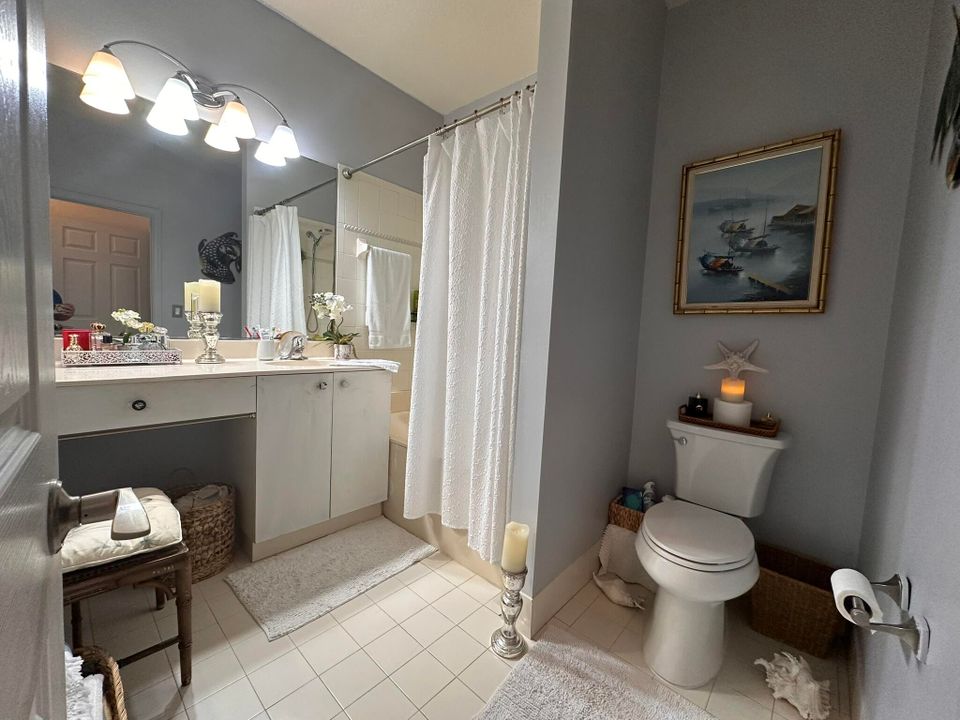 Active With Contract: $249,950 (2 beds, 2 baths, 1004 Square Feet)