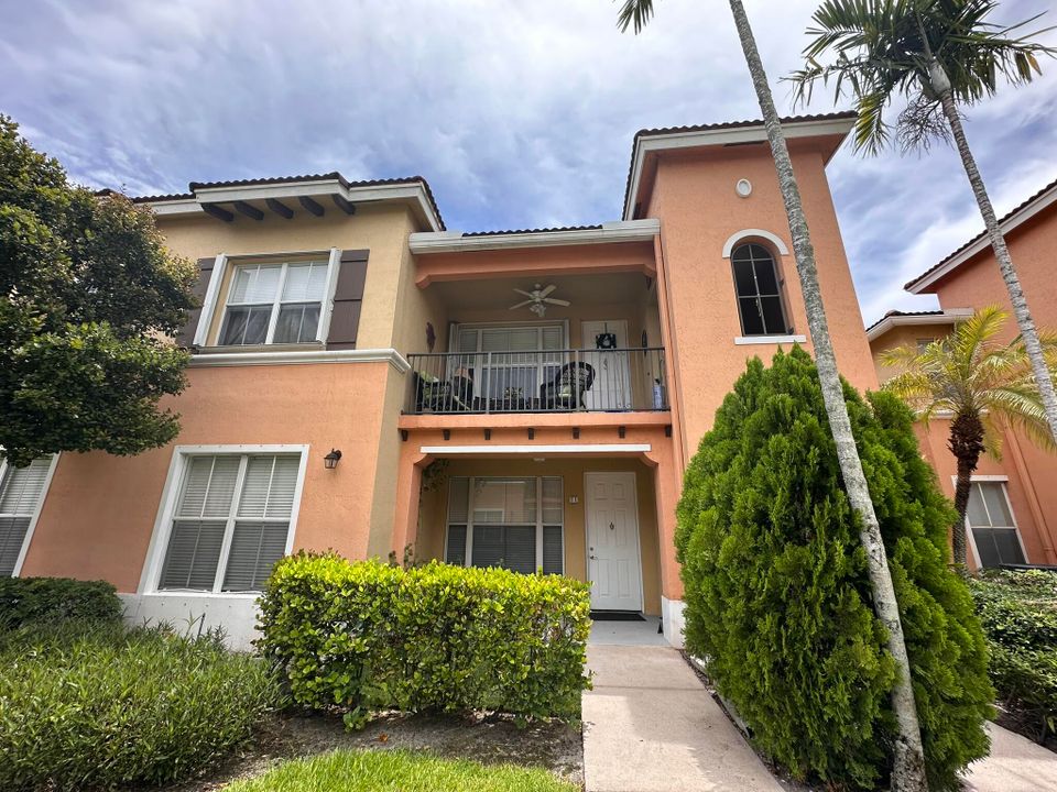 Active With Contract: $249,950 (2 beds, 2 baths, 1004 Square Feet)