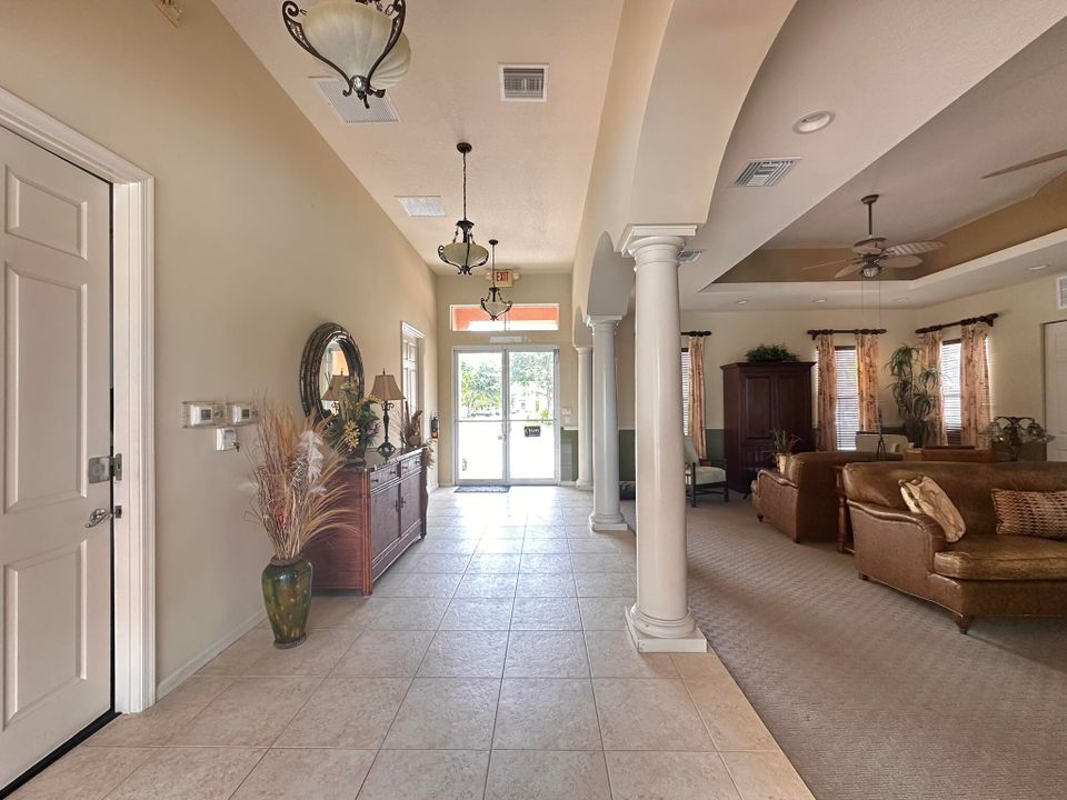 Active With Contract: $249,950 (2 beds, 2 baths, 1004 Square Feet)