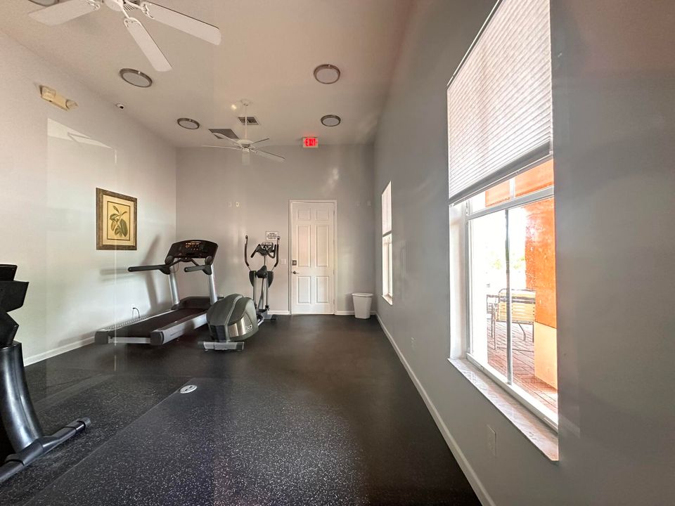 Active With Contract: $249,950 (2 beds, 2 baths, 1004 Square Feet)