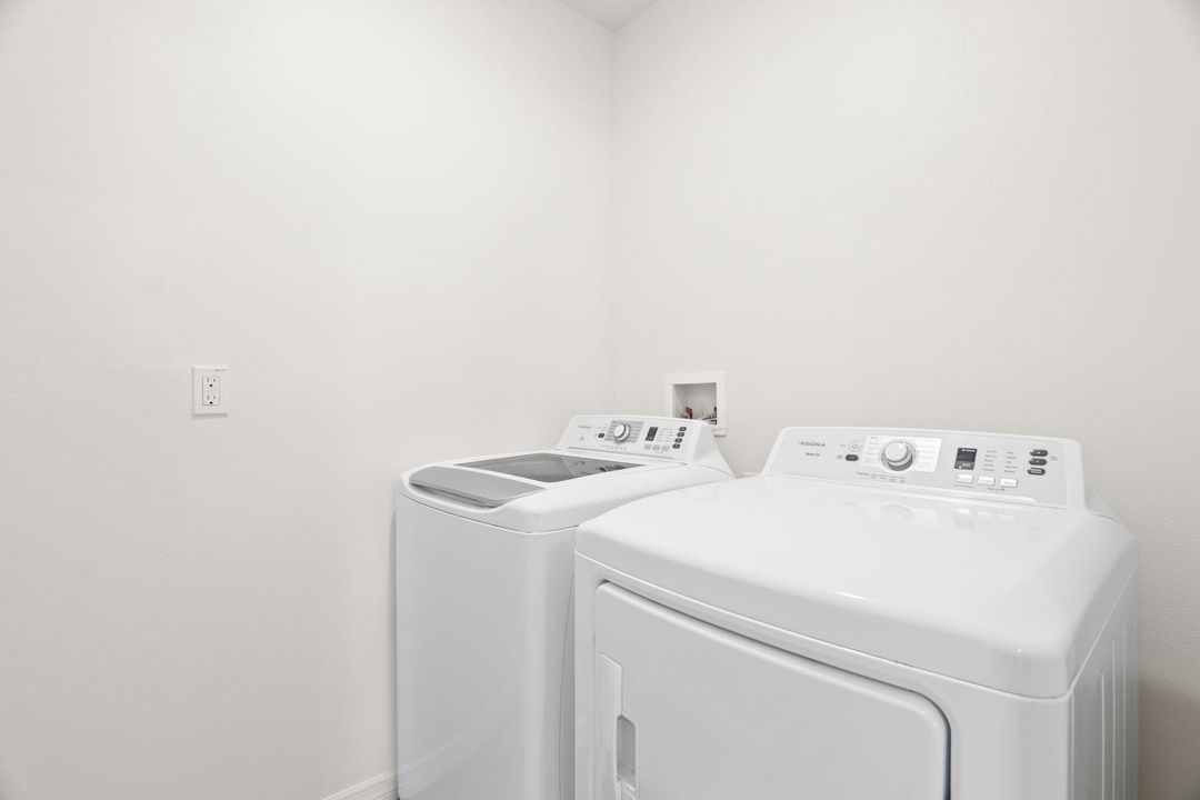 En Renta: $2,100 (4 camas, 2 baños, 1830 Pies cuadrados)